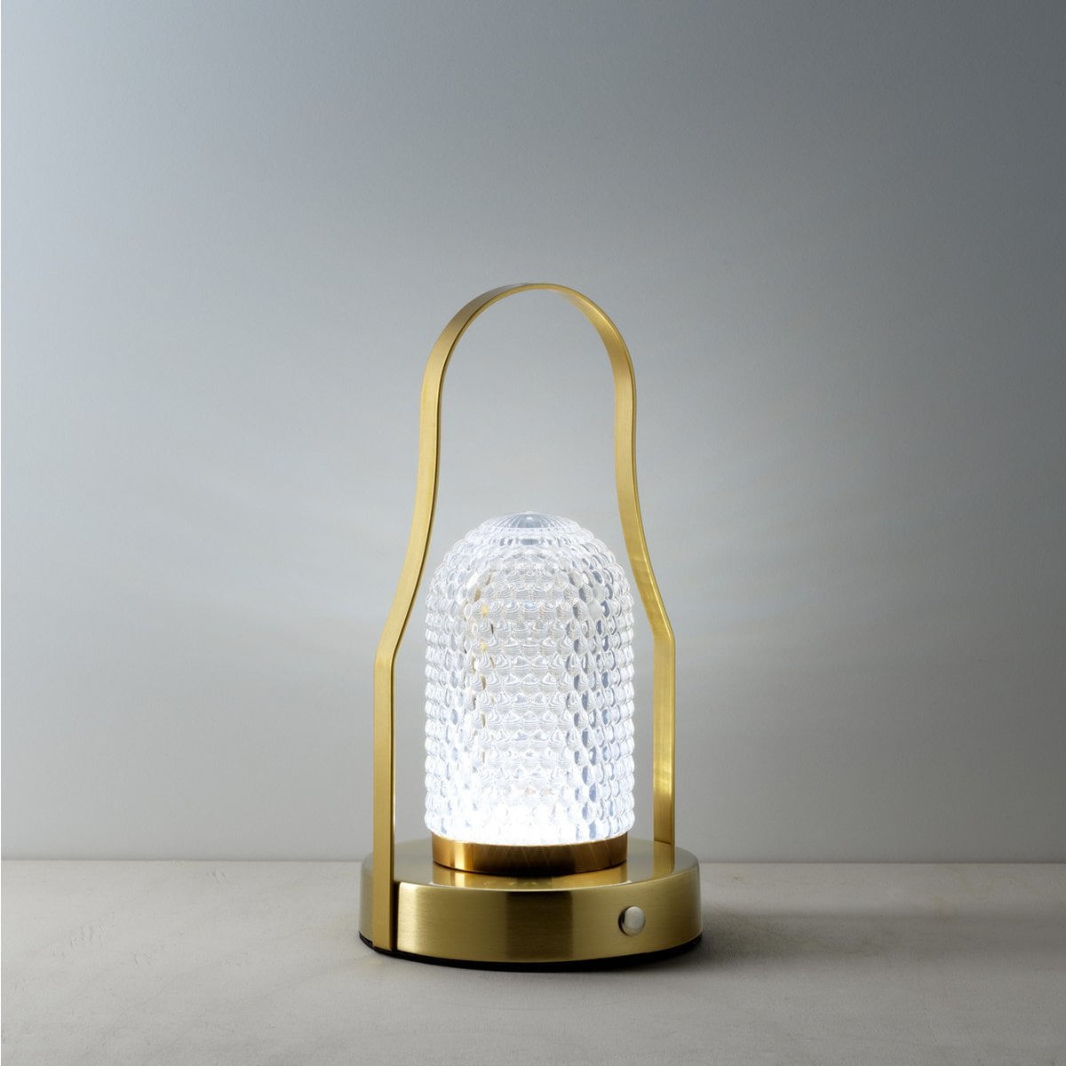 Lampuccino sladdlös LED-bordslampa i järn med handtag