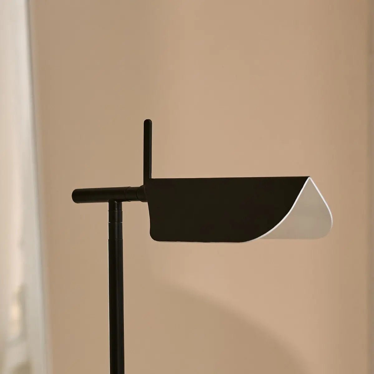 Marcello Svart Metallbordslampa