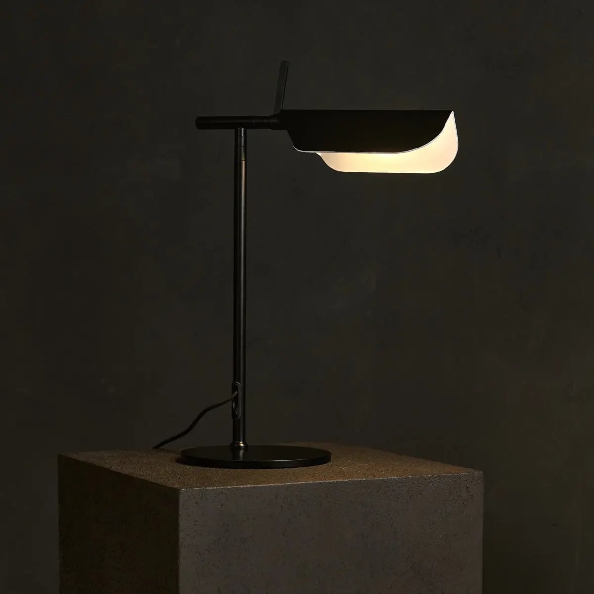 Marcello Svart Metallbordslampa