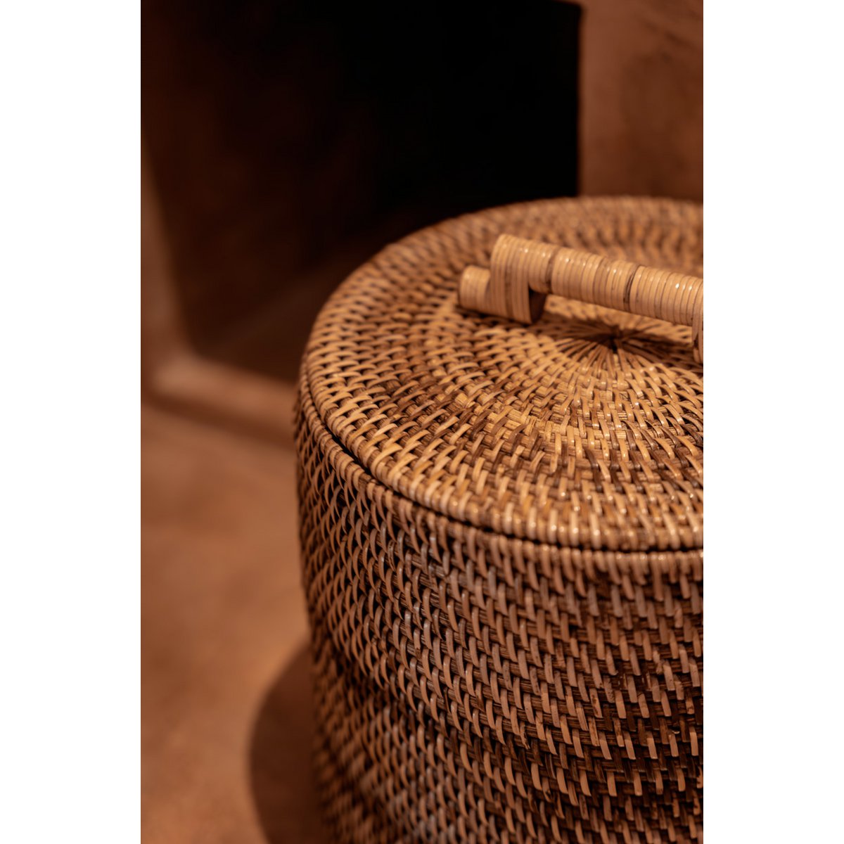 Rattan-korgen Hög, Naturbrun – med Lock