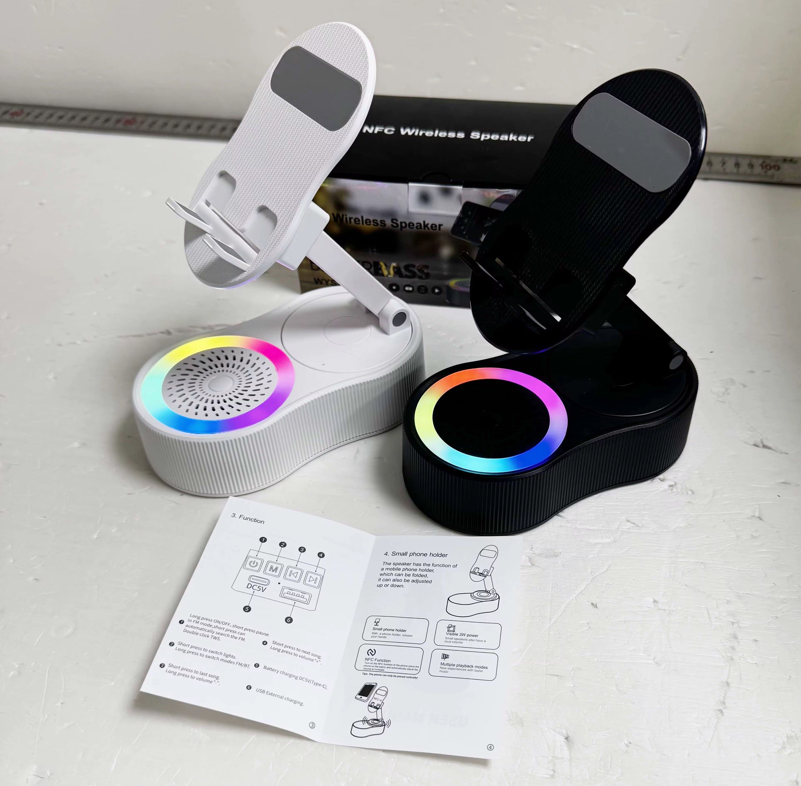 Trådlös Bluetooth-högtalare med RGB-ljus och mobilhållare