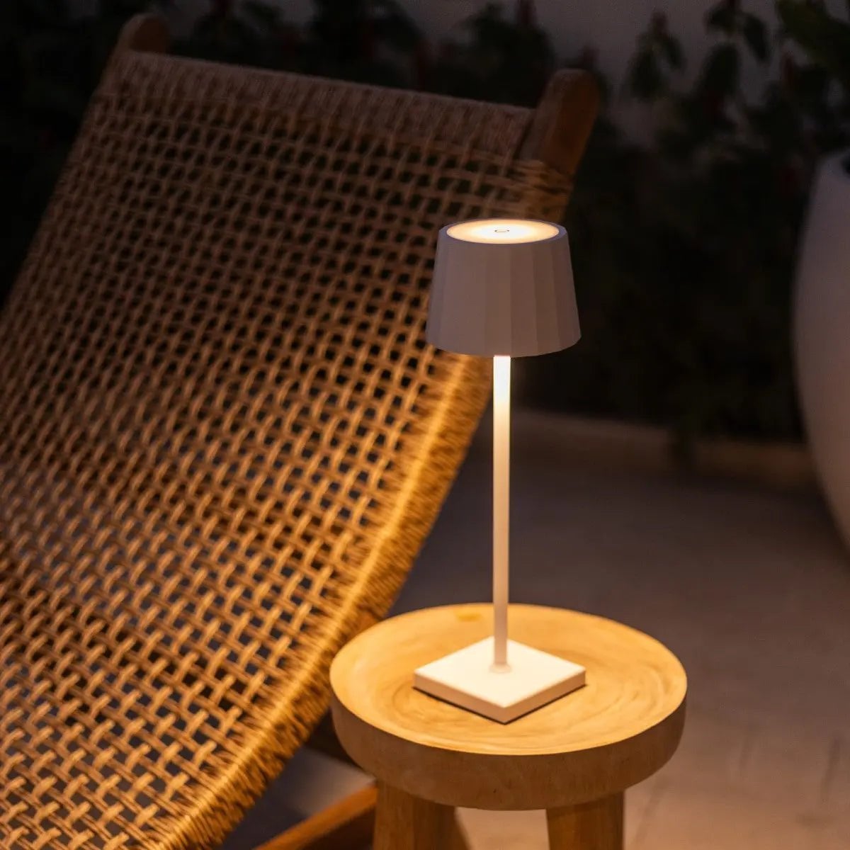 William Vit Sladdlös Bordslampa