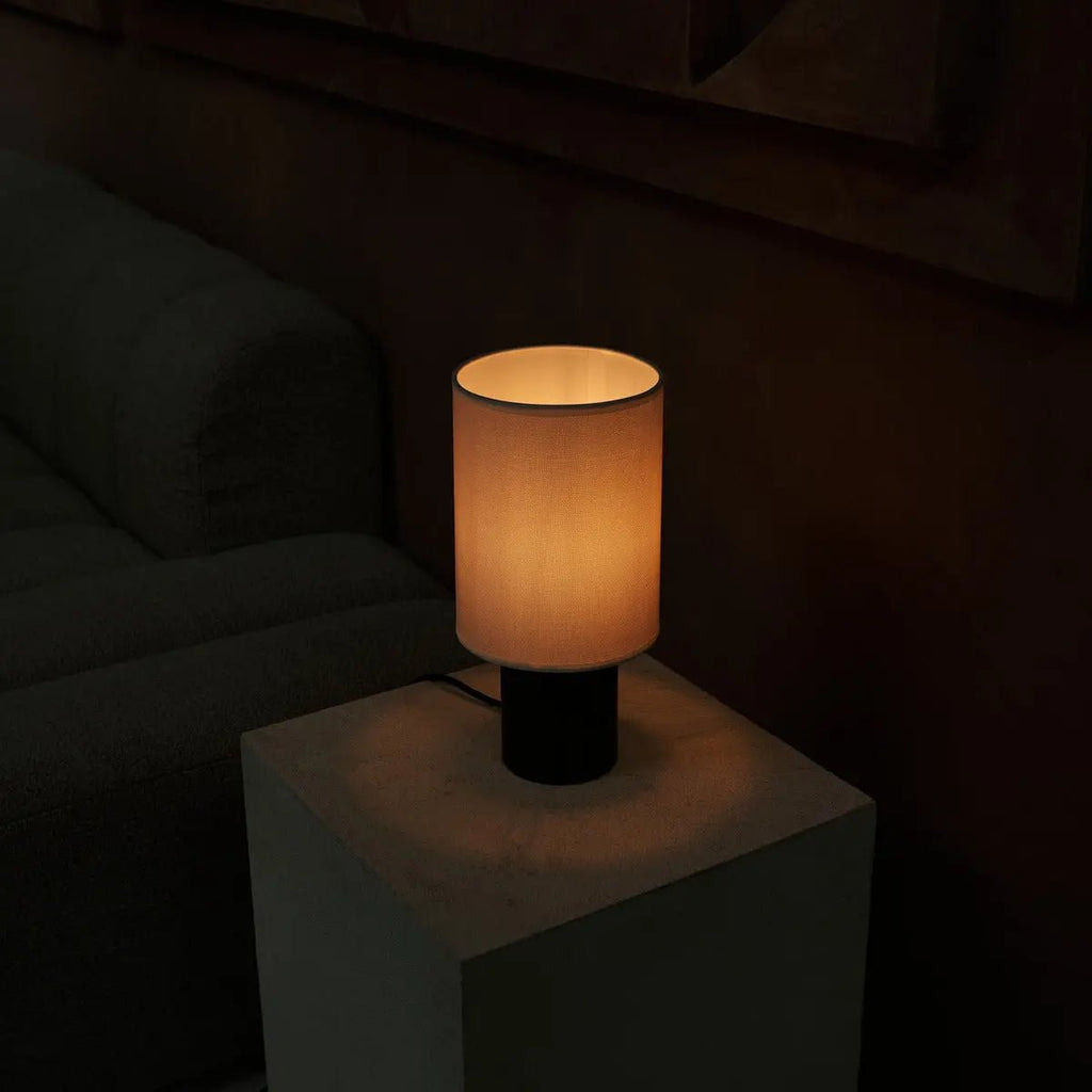 Kiko Svart Bordslampa med Räfflad Bas