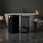 Svart korg – lyxigt badrum med badkar